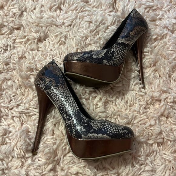 CHARLOTTE Russe size 6. Bronze and snake skin - Picture 2 of 6